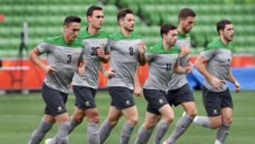 PREPARADOS. Los jugadores de Australia se ejercitan en Melbourne. Hoy arranca all&iacute; la Copa de Asia.
 