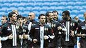 <b>PREPARADOS</B>. La Juventus no pisaba el Bernabéu desde marzo de 1996. Anoche se encontraron con un estadio cambiado y remodelado que les sorprendió.