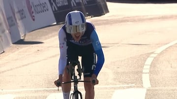 Derek Gee hace buenos los pronósticos en la crono y manda en O Gran Camiño