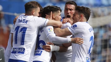 Vada, Chavarría y Zapater celebran con Borja Sáinz su golazo al Girona.