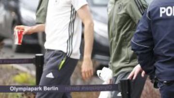 Thomas Mueller y Toni Kroos, custodiados.