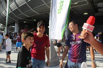 Los aficionados colmaron el Hard Rock Stadium de Miami para disfrutar de El Clásico entre Real Madrid y Barcelona.