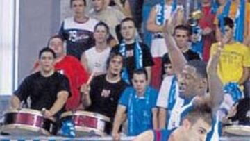 <b>DECEPCIONANTE. </b>Kasun jugó cuatro minutos y recibió tres tapones.