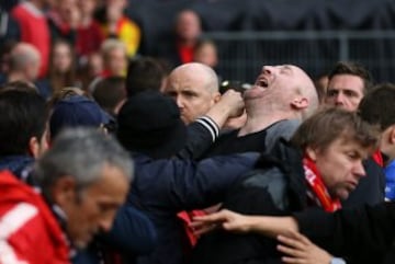 Incidentes entre los hinchas de Liverpool y Sevilla en Basilea