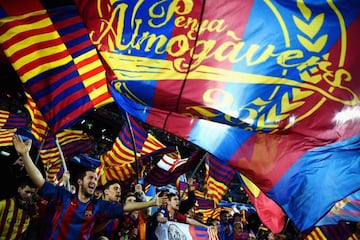 Barcelona fans shows their support prior to the UEFA Champions League Round of 16 second leg match between FC Barcelona and Paris Saint-Germain at Camp Nou on March 8, 2017 in Barcelona