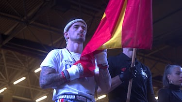 Antonio Orden retiene el título mundial de muay thai ante su público