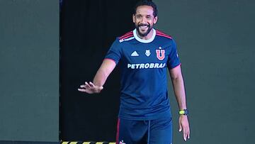 Así es la renovada camiseta azul que presentó Herrera y 'Bose'