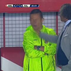 La cachetada de Alberto Gamero al kinesiólogo del Tolima