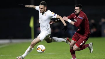 Cluj-napoca (Romania), 20/02/2020.- Sevilla&#039;s Lucas Ocampos (L) vies for the ball with CFR&#039;s Andrei Burca (R) during the UEFA Europa League round of 32, first leg soccer match CFR Cluj vs Sevilla FC, in Cluj Napoca, Romania, 20 February 2020. (R