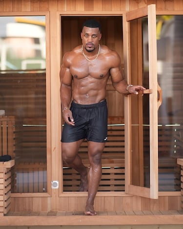 A raíz de publicar en sus redes sociales sus rutinas y progresos empezó a ganar millones de seguidores lo que le ha convertido en un fenómeno viral en los últimos días. 