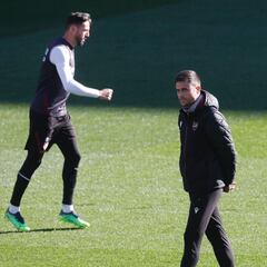 Levante y Cádiz pugnan por la permanencia en el mes de enero