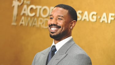 Michael B. Jordan posa en la alfombra roja de los 'The Actor Awards' celebrados en el Shrine Auditorium and Expo Hall de Los Ángeles.