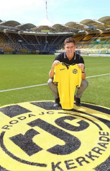 Luego d eno haber podido debutar con Pumas. partió a Europa en busca de minutos. En Holanda jugó con el De Treffers, el Maastricht y el Roda JC antes de volver a México con Pumas y finalmente con Atlético de San Luis.