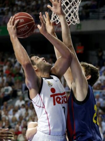 Felipe Reyes con Tibor Pleiss.