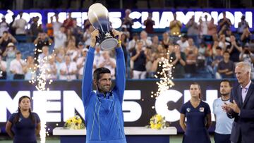 MASON, OHIO - AUGUST 20: Novak Djokovic of Serbia celebrates with the trophy after defeating Carlos Alcaraz of Spain during the final of the Western & Southern Open at Lindner Family Tennis Center on August 20, 2023 in Mason, Ohio.   Matthew Stockman/Getty Images/AFP (Photo by MATTHEW STOCKMAN / GETTY IMAGES NORTH AMERICA / Getty Images via AFP)