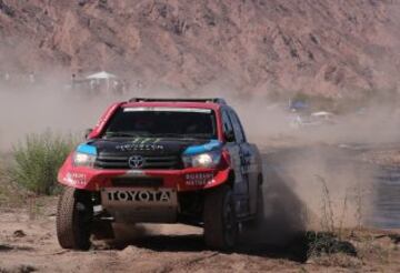 La décima etapa del Rally Dakar entre Chilecito y San Juan (Argentina).
El español Nani Roma conducen su Toyota.