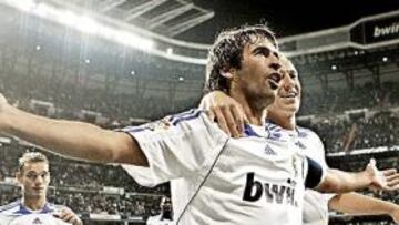 <b>DELANTERO CENTRO. </b>Ante la baja de Van Nistelrooy, Raúl será el hombre más adelantado del Madrid, como ya ocurrió ante el Betis.