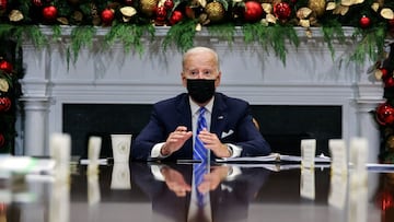 U.S. President Joe Biden meets with members of the White House COVID-19 Response Team on the latest developments related to the Omicron variant in the Roosevelt Room in the White House in Washington, U.S., December 16, 2021. REUTERS/Evelyn Hockstein