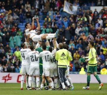 Arbeloa se despide público en su último partido en el Santiago Bernabéu.