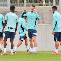 Sancet sigue con el grupo mirando al Rayo, sin Galarreta en el exterior