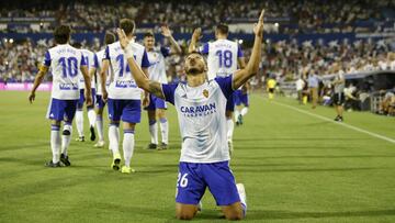 Luis Suárez celebra su primer gol con el Real Zaragoza el 17 de agosto de 2019 en La Romareda frente al Tenerife.