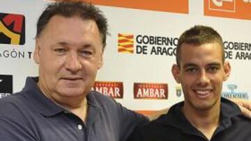 <b>PRESENTACIÓN DE MANU MOLINA. </b>El Huesca presentó ayer a Manu Molina, cedido por una temporada por el Espanyol. El joven jugador, de 19 años, llega con mucha ilusión: "Mi idea es jugar lo máximo posible, intentar ser titular y dejarme la piel en cada entrenamiento. Creo que he venido a un club muy grande por la progresión demostrada estos últimos años. Para mí es un orgullo estar en el Huesca".