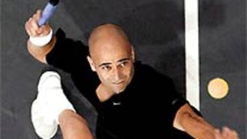 <B>UN MAESTRO</b>. Andre Agassi mostró todas sus virtudes en su debut en Madrid.