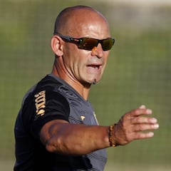 Paco avisa: "No puede haber gente divagando en el campo..."