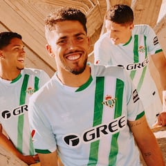 El Betis presenta su segunda camiseta con guiños al Villamarín y a Heliópolis