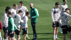 Claudio Giráldez durante un entrenamiento con el Celta en la Ciudad Deportiva Afouteza.