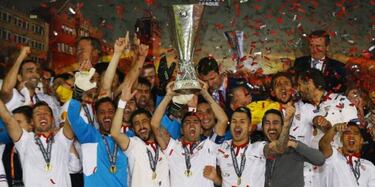 Vitolo ends Atlético talk by agreeing new Sevilla deal