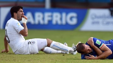 'El mordisco'. Luis Suárez fue suspendido 9 partidos y 4 meses por morder al italiano Giorgio Chiellini durante el Mundial de 2014. Después le pidió disculpas por el incidente. Dijo "Lamento profundamente lo ocurrido, le pido disculpas a Giorgio Chiellini y a toda la familia del fútbol. Le juro al público que no volverá a haber un incidente como este". 