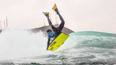 Alan Muñoz domina segunda jornada del surf en Arica