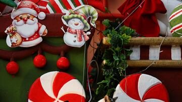 Si quieres algo de inspiración para hacer tu lista de reproducción navideña, aquí te compartimos una lista de los clásicos.