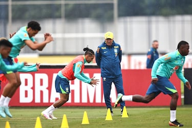 Ancelotti ya planea su once: Casemiro y Vini, intocables