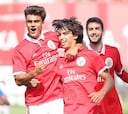 João Félix recibe a Jota, la joya que le eclipsaba en el Benfica