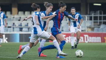 Jenni Hermoso intenta zafase de dos defensoras del Espanyol