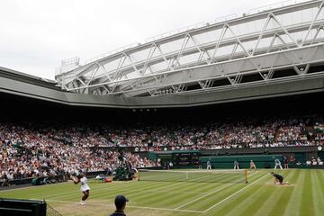 Sin sorpresas se desarrollaron los partidos de cuartos de final en la rama femenina de Wimbledon. Halep, Williams, Svitolina y Strycova estarán en la penúltima fase del torneo. 