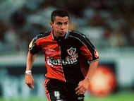 El defensor surgido de Atlas fue seguido durante toda su carrera por el Bigotón, pues en su etapa con selección mexicana se ganó el lugar y después fue llevado por el mismo entrenador al futbol argentino donde jugó con Velez Sarsfield