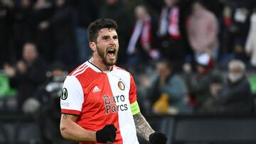 Soccer Football - Europa Conference League - Quarter Final - First Leg - Feyenoord v Slavia Prague - Stadion Feijenoord, Rotterdam, Netherlands - April 7, 2022 Feyenoord's Marcos Senesi celebrates scoring their second goal REUTERS/Piroschka Van De W