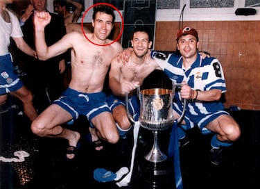 Defendió los colores del Depor la temporada 1994-95. Jugó 30 partidos y marcó 13 goles. Sumó a su palmarés la Copa del Rey de 1995. 