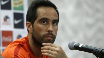 Bravo: "Nuestro fútbol no cambiará si juega o no Messi"
