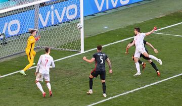 Azpilicueta adelant¨® a Espa?a con el 1-2.