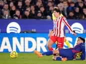 Las polémicas del Barça - Atlético, de la jornada 19 de LaLiga EA Sports: todos los penaltis, expulsiones y jugadas controvertidas