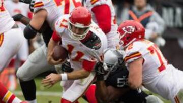 Alex Smith anotó un TD de carrera en la victoria de los Chiefs sobre los Raiders.