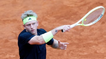 ROQUEBRUNE CAP MARTIN (France), 07/04/2025.- Alejandro Davidovich Fokina of Spain in action during his first round match against Ben Shelton of USA at the ATP Monte Carlo Masters tennis tournament in Roquebrune Cap Martin, France, 07 April 2025. (Tenis, Francia, España) EFE/EPA/SEBASTIEN NOGIER
