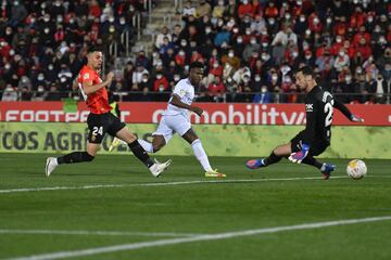 0-1. Vinicius marca el primer gol.