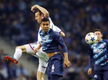 Carlos Casemiro con Marco Streller.