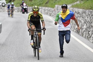 El ciclista bogotano se impuso en el decimonoveno día de carrera entre Treviso y San Martino di Castrozza. Miguel Ángel López descontó tiempo y Carapaz sigue líder.