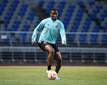 La Selección Colombia continúa preparando su amistosos ante Corea del Sur. Este martes entrenó en Seúl a la espera de que se termine de unir todo el plantel.